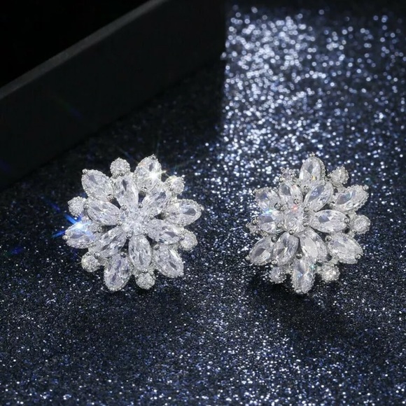 New 2020 Gorgeous Flower Studs Women 925 silver - Picture 5 of 9